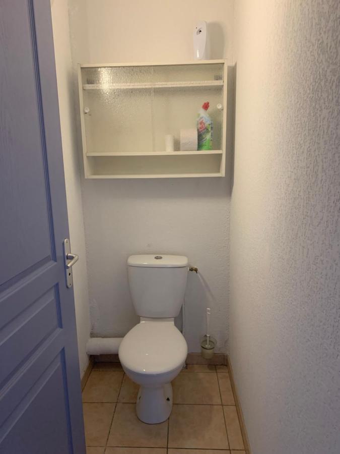 Appartement dans résidence avec piscine et parking Uzès Extérieur photo