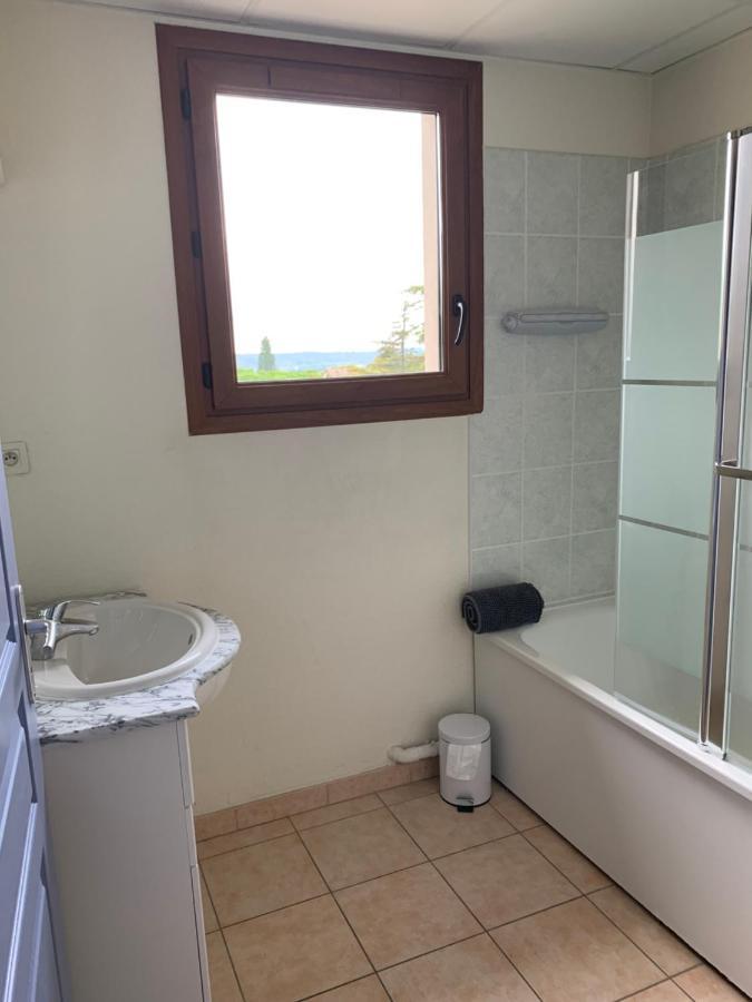 Appartement dans résidence avec piscine et parking Uzès Extérieur photo